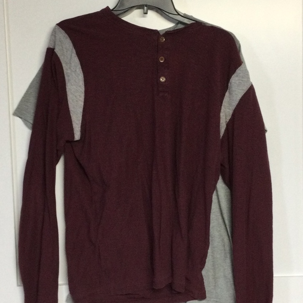 Branded 5 Shirt Bundle - American Eagle- Abercrombie- Hollister Save on Shipping - Picture 3 of 6
